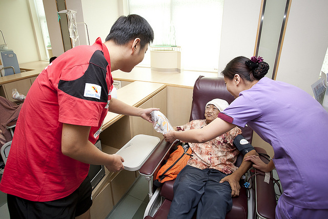 National Kidney Foundation (NKF) Patients Treated to ‘Live’ Exhibition Matches by Singapore Olympic Paddlers